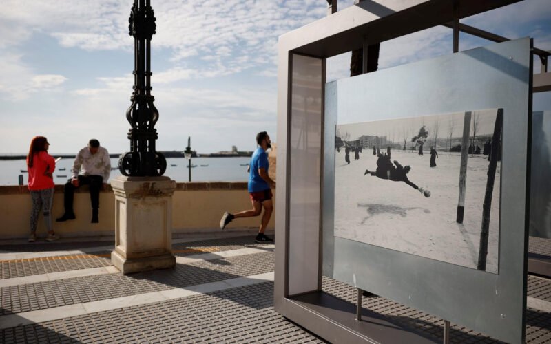 Las historias de las ’50 fotografías con historia’ llegan a La Caleta de Cádiz