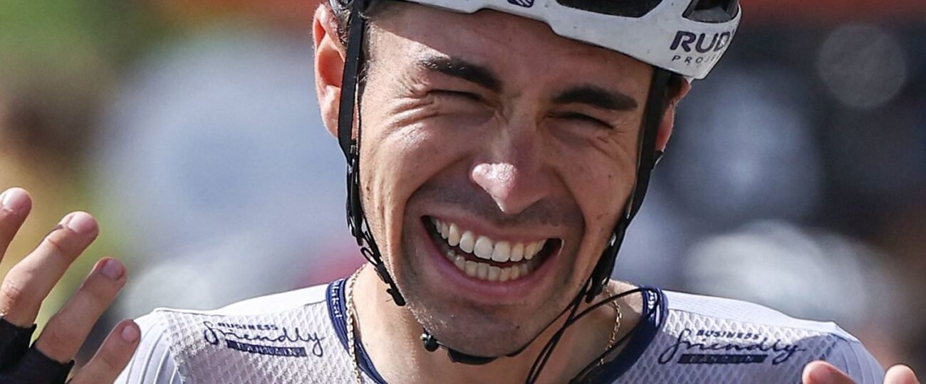 Lenny Martínez, el nuevo ídolo francés, vence en la coronación de Pogacar