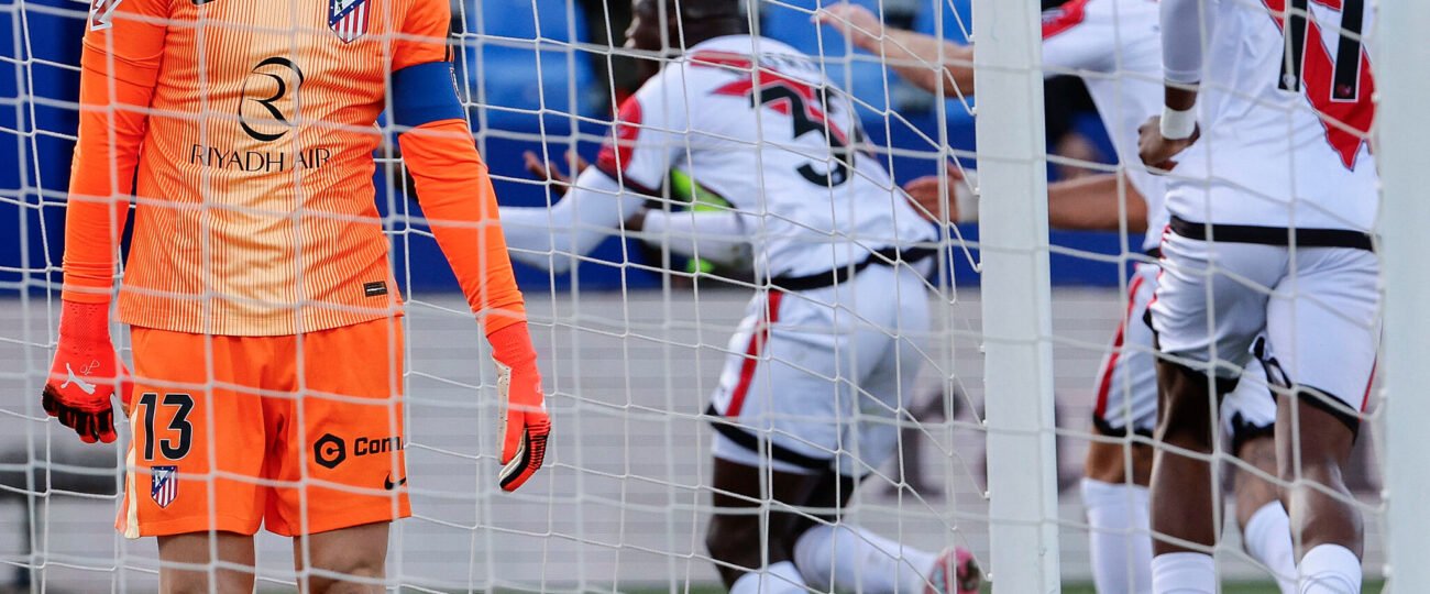 El Rayo arrolla a un Atlético ramplón de resaca copera