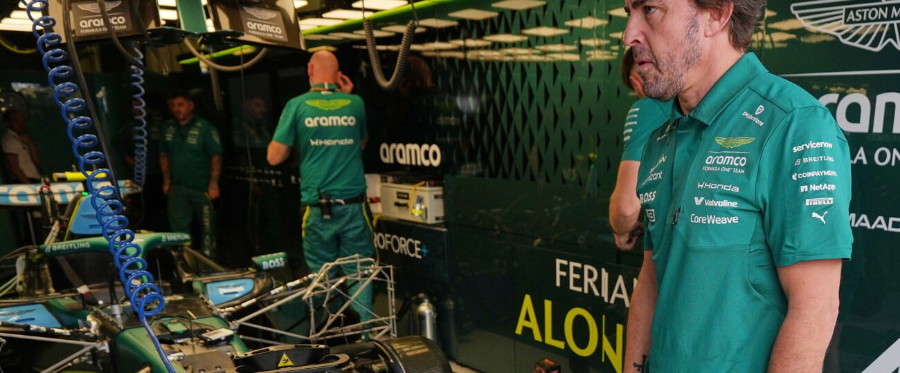 Aston Martin es un despropósito: Alonso, fuera de la primera sesión, sólo puede rodar 18 vueltas después