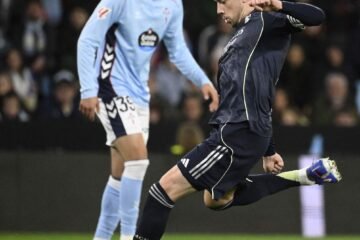 Valverde logra la carambola del náufrago y sostiene al Madrid en la Liga