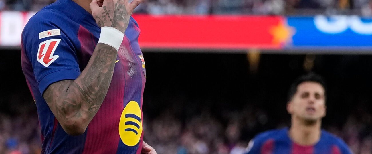 El Barça pasa por encima del Sevilla con hat-trick de Raphinha y regreso de Gavi