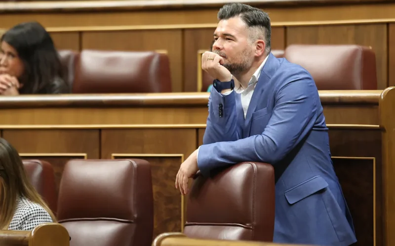 Rufián vuelve a la carga con su frente de izquierdas con un acto con Irene Montero en Barcelona