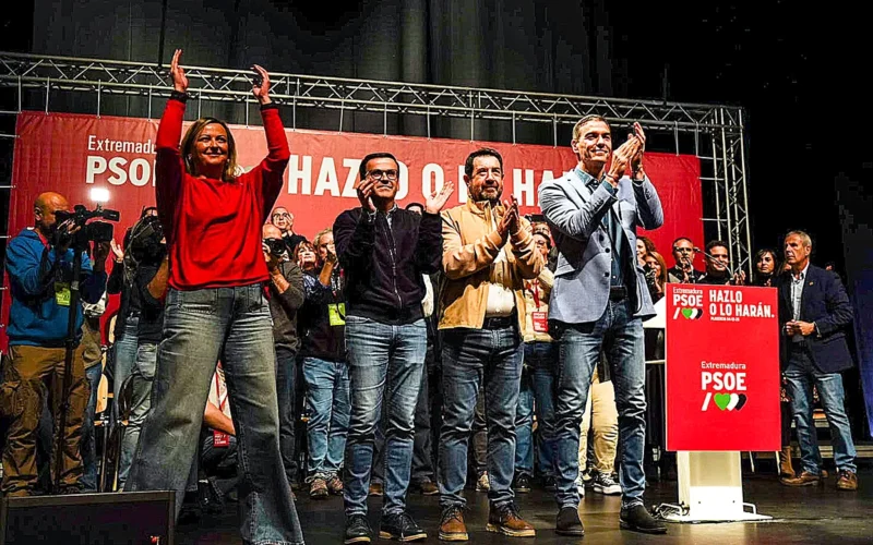 La rebelión del PSOE extremeño fuerza a Sánchez a renunciar a su candidata: «No permitiremos más imposiciones»