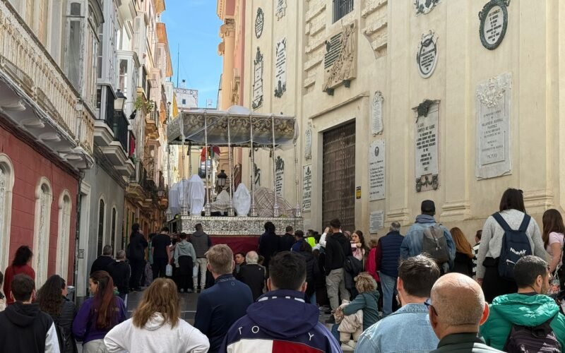 Horarios, itinerarios y todo lo que tienes que saber del Martes Santo en Cádiz