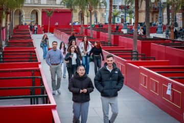 La carrera oficial de la Semana Santa de Cádiz se queda sin sitio: solo queda un 1% de las sillas disponibles