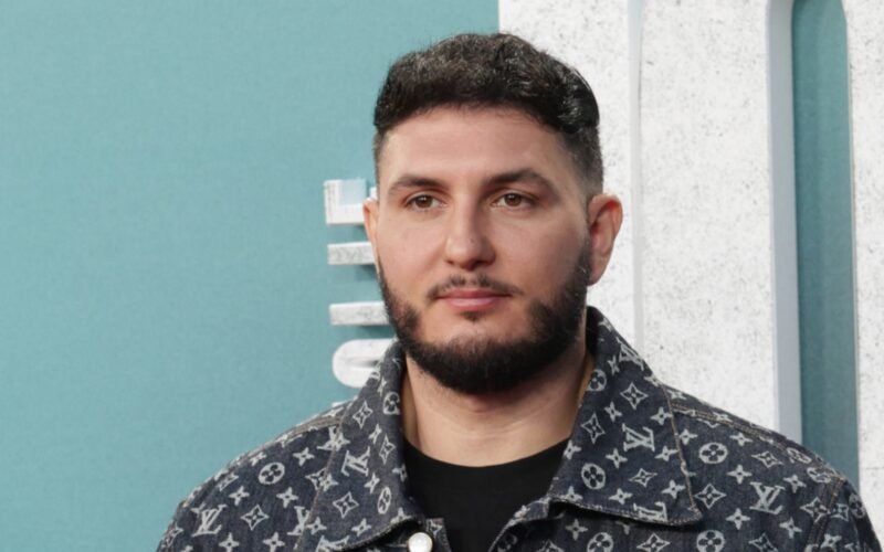 Así es la impresionante casa de Omar Montes: piscina, barbacoa, gimnasio y Raphael de vecino