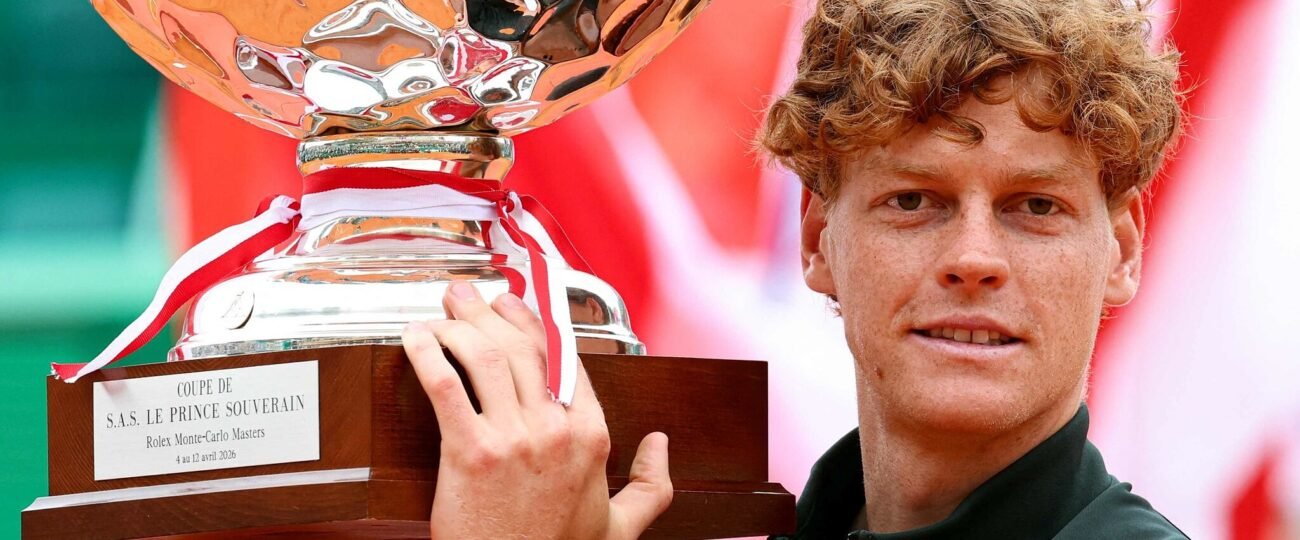 Sinner derrota a Alcaraz en Montecarlo, levanta su primer trofeo grande en tierra batida y recupera el número uno