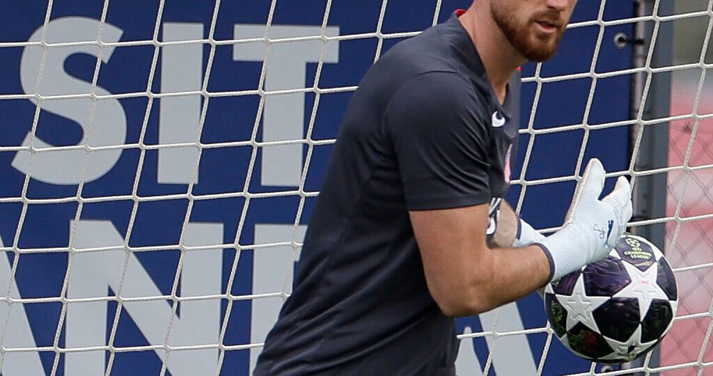 La extraña y duradera recuperación de Oblak ante el buen hacer de Musso: «No vuelve para devolverle los galones»