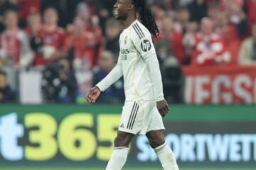 La decisiva roja a Camavinga en el Bayern-Real Madrid y la duda con el árbitro: «Creo que no sabía que era la segunda»