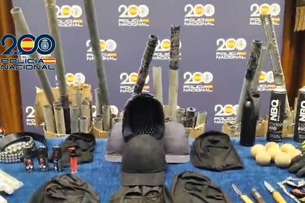 Cuchillos, palos, cadenas y 95 barras de hierro intervenidas a ultras antes de la final de la Copa del Rey en Sevilla