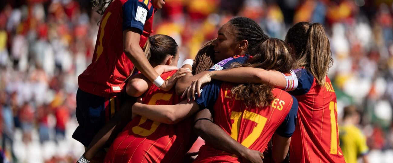 España se da un baño de goles ante Ucrania en la persecución a Inglaterra