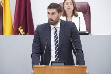 Antelo advierte sobre la «prioridad nacional»: «Con la ley en la mano, no se puede discriminar a una persona por el DNI»