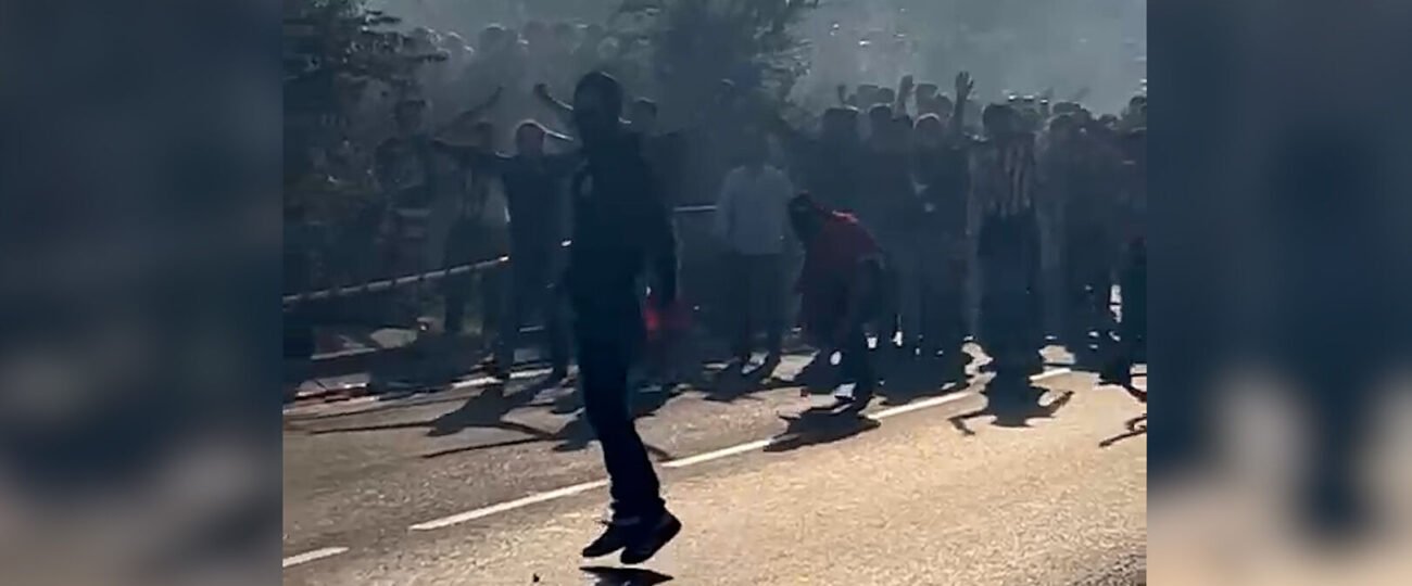 Tres heridos leves y un detenido en los enfrentamientos entre la Policía y aficionados del Atlético de Madrid en el recibimiento al equipo en el Metropolitano
