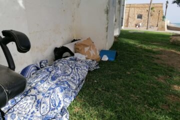 El Movimiento de Personas Nadie Sin Hogar acusa al alcalde de Cádiz de negarse a darles alojamiento a todas