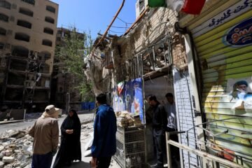 Última hora de la guerra de Estados Unidos e Israel contra Irán, en directo | Macron pide a EE UU e Irán que reanuden las negociaciones y que reabran el estrecho de Ormuz “sin controles ni peajes”