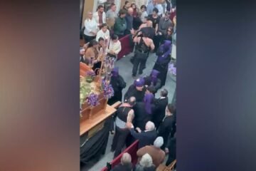 Pelea entre cargadores en la cofradía de Siete Palabras de Cádiz
