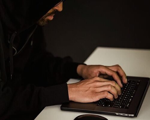 Google frustra el primer ataque documentado de hackers que usaron una IA para descubrir vulnerabilidades desconocidas