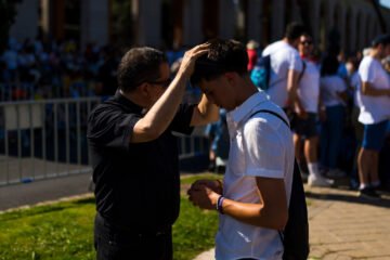 Confesión urgente en un mundo que «no siempre tiene a Dios presente»