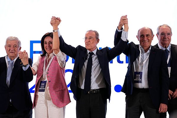 El aura de Florentino Pérez: los ‘riquelmistas’ votarán lo que haga falta si el Real Madrid vuelve a ganar