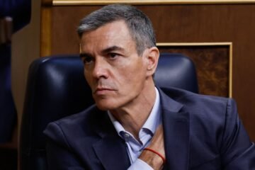 El ‘rey’ Sánchez está atado a su Zapatero