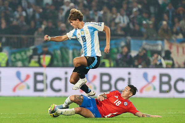 El Madrid cede a los deseos de Nico Paz, el argentino seguirá en el Como y los blancos mantienen una opción de recompra