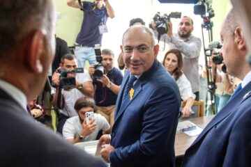 Siete partidos impugnan los resultados de las elecciones en Armenia