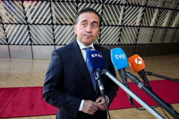 Sánchez irrumpe en la crisis europea por la avalancha marroquí para llamar insolidarios a los países de la UE que piden a España que «recupere el control» de sus fronteras