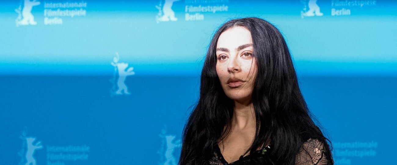 Charli XCX publica su disco más introspectivo: “Brat’ era la fiesta, y ‘Music, Fashion, Film’ es la resaca”