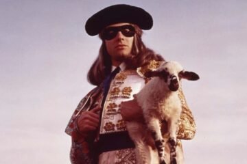 Los ‘Perros Viejos’ de la publicidad en los 80: «Llevaban maletines con 15 millones de pesetas por si acaso»