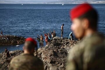 Entrada de inmigrantes a Ceuta desde Marruecos, en directo | El Gobierno de Ceuta cifra en 80.000 las personas que entraron a nado y estima que aún permanecen entre 3.000 y 5.000