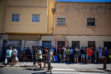 Entrada de inmigrantes a Ceuta desde Marruecos, en directo | Vivas alerta de que la frontera de Ceuta está en manos de un país tercero que no reconoce su soberanía