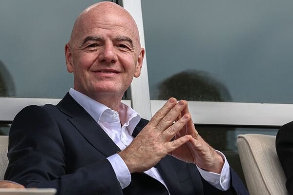The Telegraph afirma que la UEFA pagó a una supuesta amante de Infantino y este lo niega
