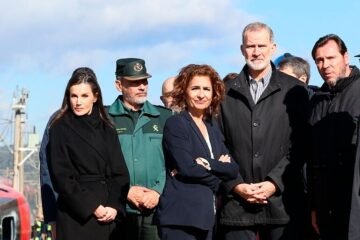 Óscar Puente censura el posado del Rey en Colombia con un periodista: «No es inocuo junto a quién  se fotografía» y «contamina su imagen»