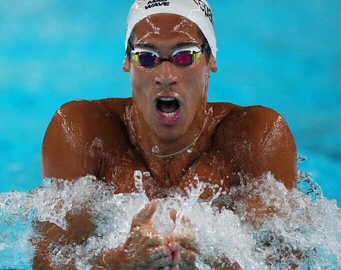 Hugo González se cuelga la plata en los 200 estilos y Laura Cabanes el bronce en los 200 mariposa de los Europeos de París