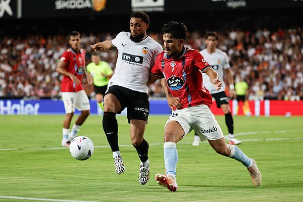 El Valencia empieza a despedir a Mestalla con un empate tedioso ante el Celta