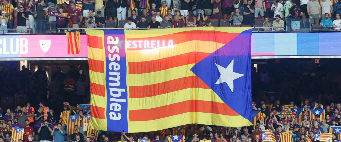 El Camp Nou se llena de esteladas como en los momentos más acalorados del ‘procés’