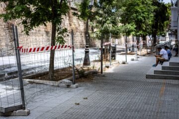 El Ayuntamiento de Cádiz acomete por fin el arreglo de la calle Fernando el Católico