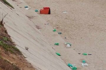 Otro problema de basura en las playas de Cádiz, ahora en Santa María del Mar