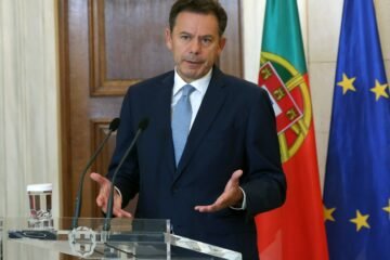 El verano al rojo vivo de Luís Montenegro al frente del Gobierno de Portugal