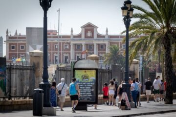 Una asociación creada en Sevilla recurre la descatalogación de la Aduana de Cádiz