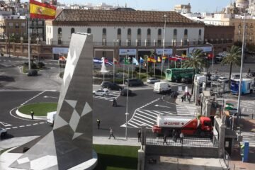 Vox Cádiz quiere la bandera de Ceuta en el mástil de la plaza de Sevilla