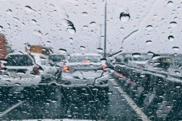 La AEMET prevé varios días consecutivos con lluvia y advierte de «una situación meteorológica muy adversa»