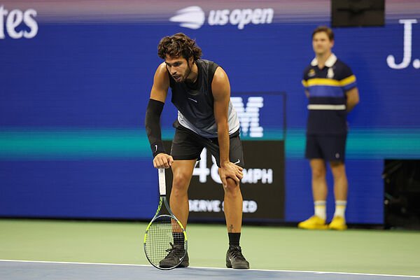 Alcaraz pelea hasta la extenuación antes de caer eliminado en una batalla épica ante Shelton en el US Open