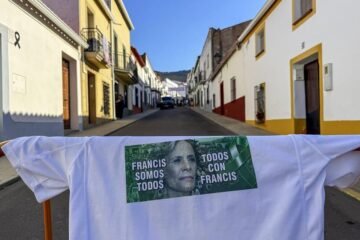 La UCO busca un pozo en la vivienda de los hermanos acusados del asesinato de Francisca Cadenas, en presencia de los dos detenidos