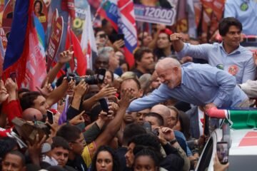 El presidente Lula prohíbe las apuestas ‘online’ en la recta final de la reñida campaña electoral en Brasil