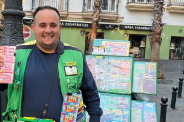 El vendedor de la ONCE que ha repartido 1,6 millones en el centro de Cádiz: «Sé a quién le he dado los premios»